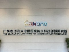 施加一定的电场或光压激发后会呈现不同的颜色