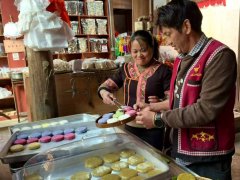 保障春节蔬菜市场供应；在湖南省长沙市雨花区