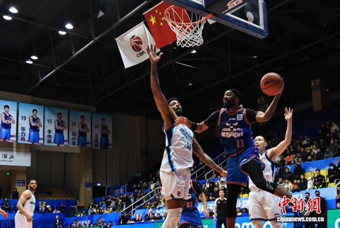 四川男篮双外援首战告捷难阻连败 青岛男篮强势