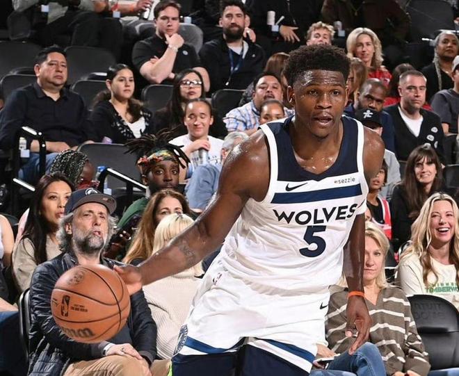 伦纳德神勇爆发率队狂胜森林狼 三连胜助快船重