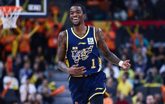 广东双杀四川终结两连败 四川刷新CBA历史单赛季