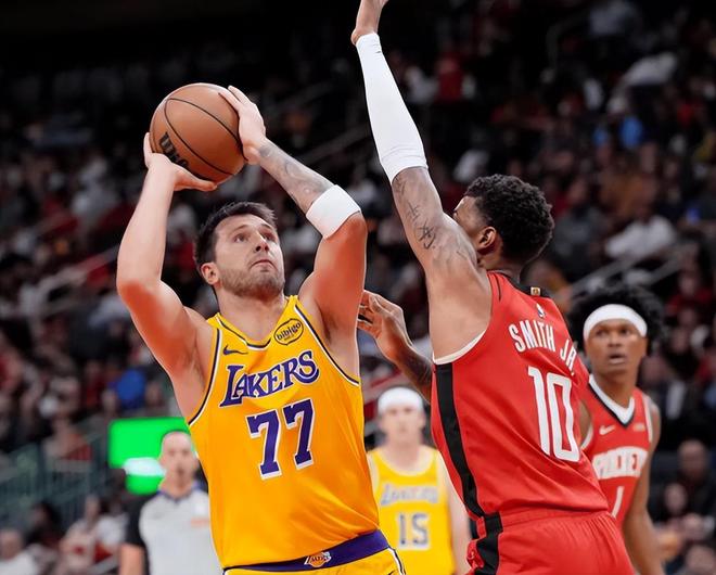 湖人6连胜领跑西部 马刺两连胜紧追雷霆 太阳不