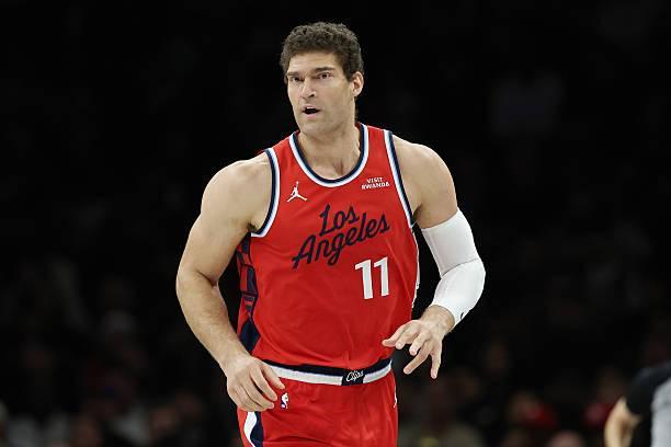 洛佩兹对阵老东家贡献2盖帽 生涯盖帽数超越本