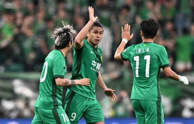 北京国安主场惨败津门虎 争议判罚引发球迷不满