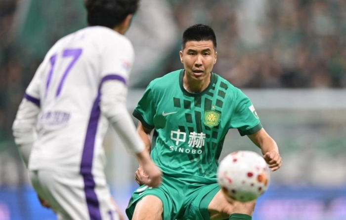 北京国安主场惨败津门虎 争议判罚引发球迷不满